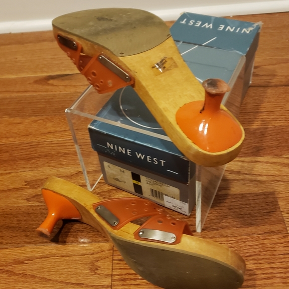 Nine West orange wooden sandals size 8 - Picture 3 of 5